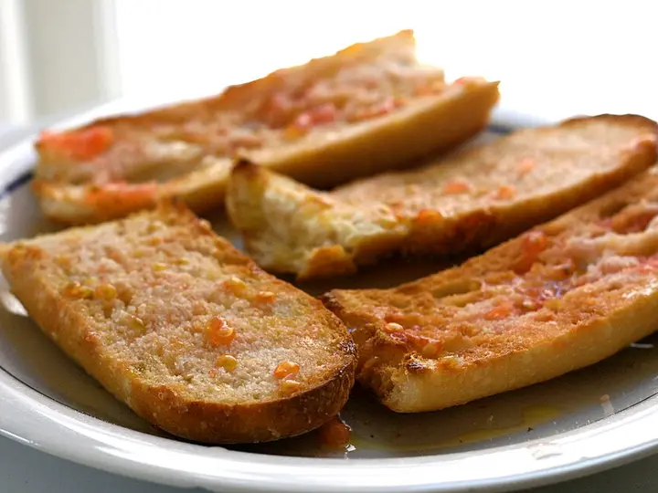 Pan con tomate