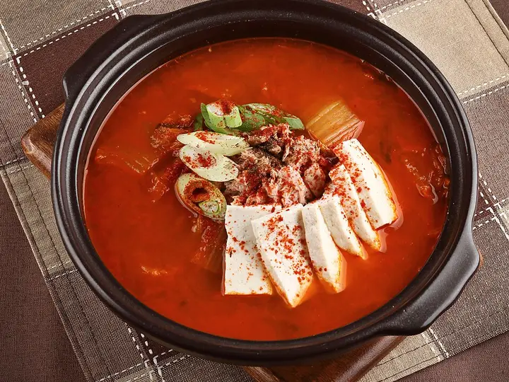 Kimchi jjigae